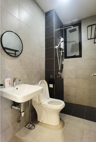 Kediaman Servis untuk Dijual di Urban Suites - Gary Khoo - Bathroom - PropertyGuru.com.my