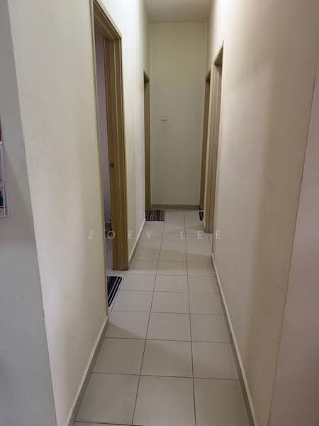 Pangsapuri untuk Dijual di Lake View Suites - Zoey Lee - Corridor - PropertyGuru.com.my