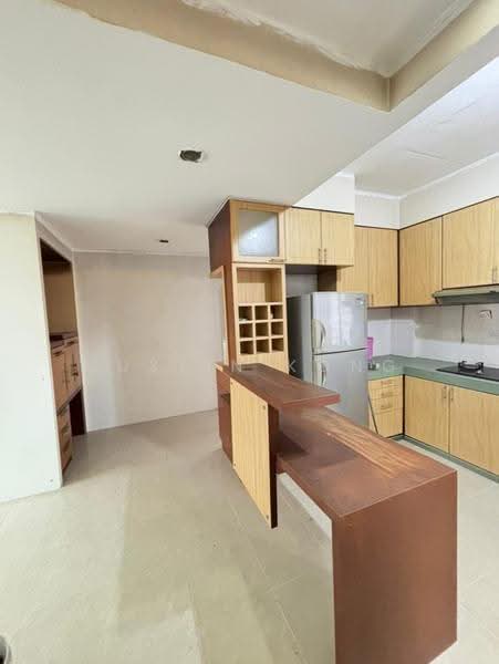 Pangsapuri untuk Dijual di Sri Putra Apartment - Justin Kong - Kitchen - PropertyGuru.com.my