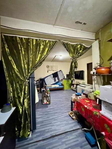 Rumah Flat untuk Dijual di Flat Bandar Selesa Jaya @ Jalan Silat Gayong - Jayden Ng - Living Room - PropertyGuru.com.my