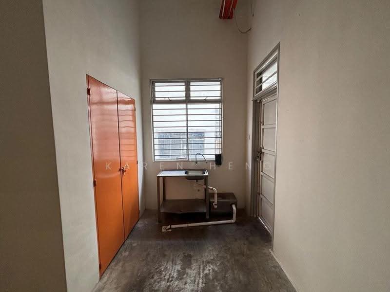 Kedai untuk Disewa di Taman Ungku Tun Aminah (Skudai) - Karen Heng - Interior - PropertyGuru.com.my