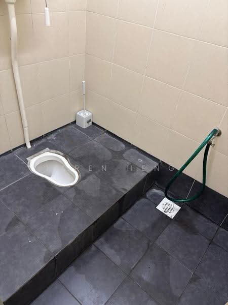Kedai untuk Disewa di Taman Ungku Tun Aminah (Skudai) - Karen Heng - Bathroom - PropertyGuru.com.my