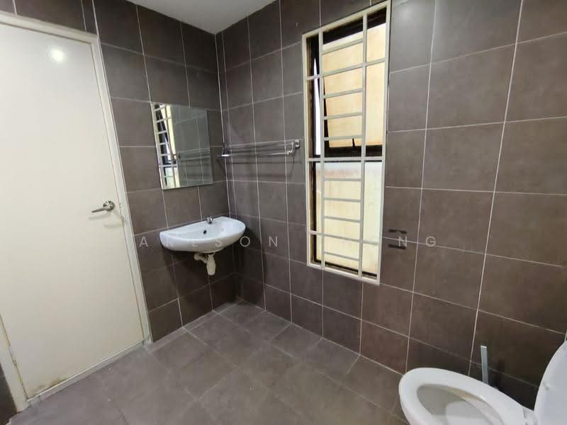 Kondominium untuk Dijual di Atmosfera Kondominium - Carlson Khong - Bathroom - PropertyGuru.com.my