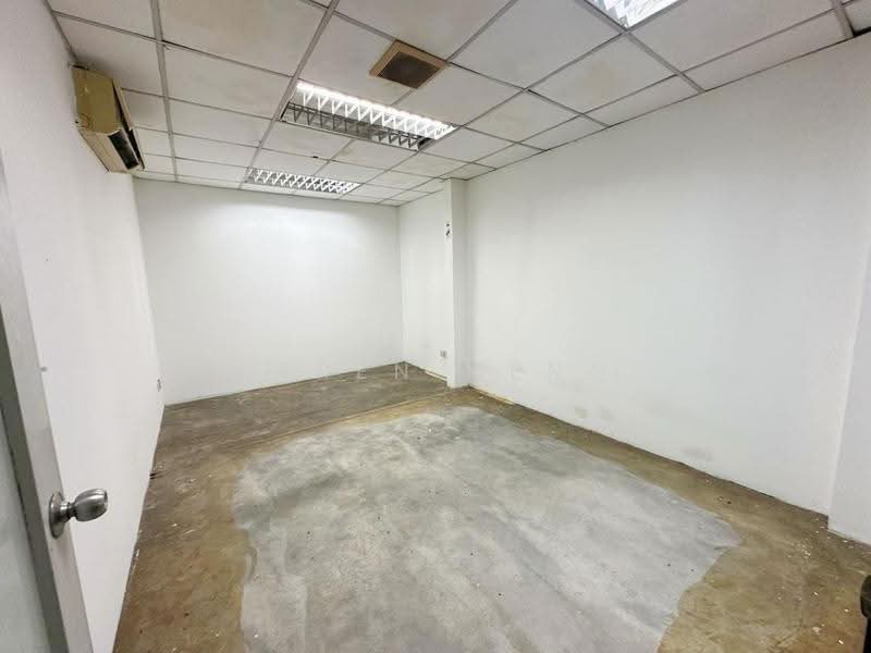 Kedai untuk Disewa di Taman Ungku Tun Aminah (Skudai) - Karen Heng - Interior - PropertyGuru.com.my