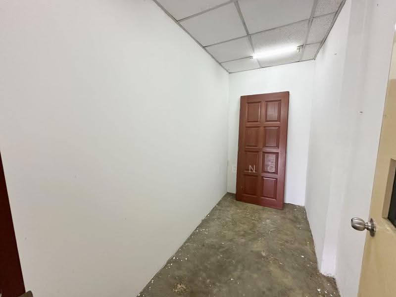 Kedai untuk Disewa di Taman Ungku Tun Aminah (Skudai) - Karen Heng - Interior - PropertyGuru.com.my