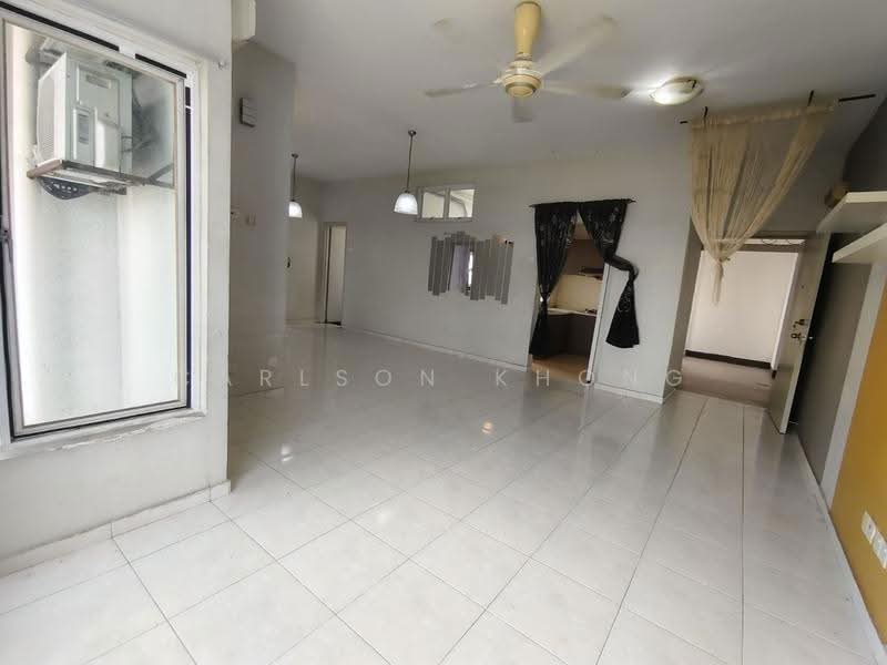Kondominium untuk Dijual di Atmosfera Kondominium - Carlson Khong - Living Room - PropertyGuru.com.my