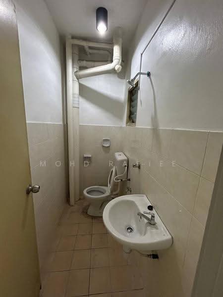 Pangsapuri untuk Disewa di Casa Riana - Mohd Rafiee - Bathroom - PropertyGuru.com.my