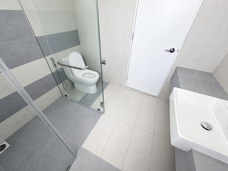 2-storey Terraced House for Sale in Sungai Buloh (Selangor) - Lucas Loh - Bathroom - PropertyGuru.com.my