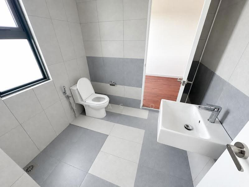 2-storey Terraced House for Sale in Sungai Buloh (Selangor) - Lucas Loh - Bathroom - PropertyGuru.com.my