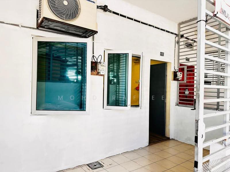 Rumah Bandar untuk Dijual di Taman Seri Segar (Semenyih) - Mohd Rafiee - Entrance - PropertyGuru.com.my