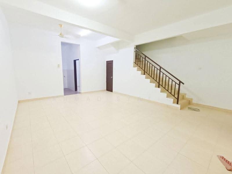 2-storey Terraced House for Sale in Bandar Putera 2 (Klang) - Ahmad Syafiq - Living Room - PropertyGuru.com.my