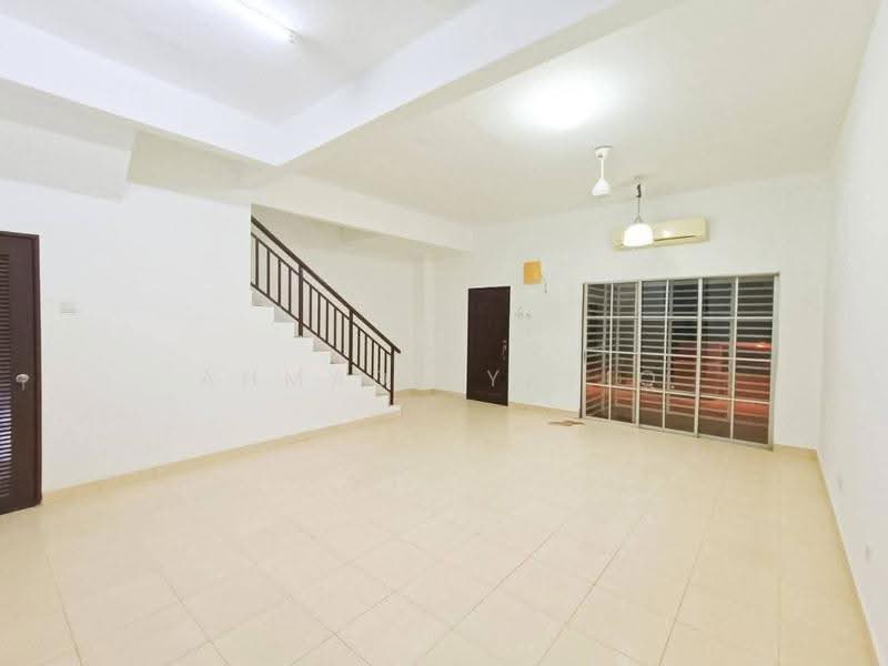 2-storey Terraced House for Sale in Bandar Putera 2 (Klang) - Ahmad Syafiq - Living Room - PropertyGuru.com.my