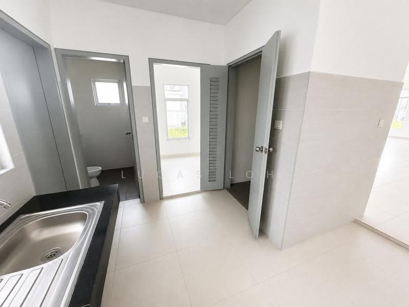 Semi-Detached House for Sale in Bandar Seri Coalfields (Sungai Buloh) - Lucas Loh - Bathroom - PropertyGuru.com.my