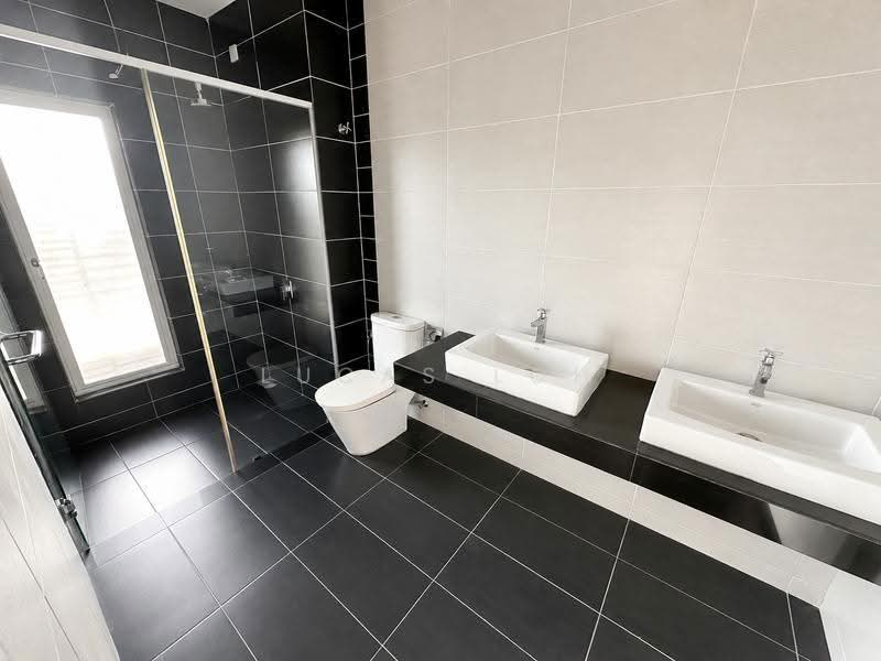 Semi-Detached House for Sale in Bandar Seri Coalfields (Sungai Buloh) - Lucas Loh - Bathroom - PropertyGuru.com.my