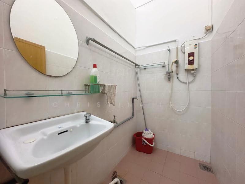 1-storey Terraced House for Sale in Taman Melaka Baru (Batu Berendam) - Christina Lee - Bathroom - PropertyGuru.com.my