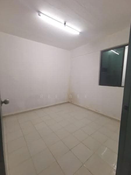 Flat for Sale at Flat Taman Ungku Tun Aminah - Bee Bee - PropertyGuru.com.my