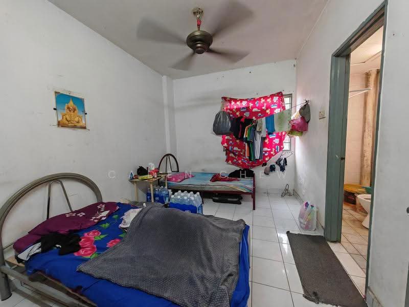 Pangsapuri untuk Dijual di Pangsapuri Sri Kemuning - Caden Chew - Bedroom - PropertyGuru.com.my