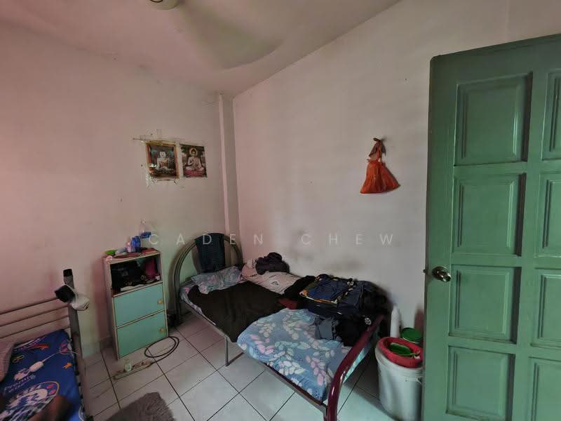 Pangsapuri untuk Dijual di Pangsapuri Sri Kemuning - Caden Chew - Bedroom - PropertyGuru.com.my