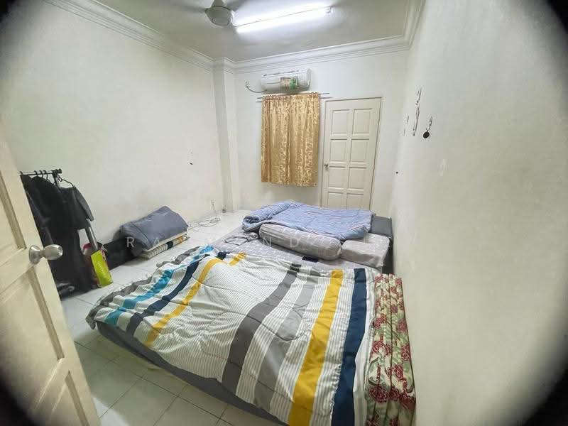 Townhouse for Sale in Batu Caves (Selangor) - Raymond Siew - Bedroom - PropertyGuru.com.my