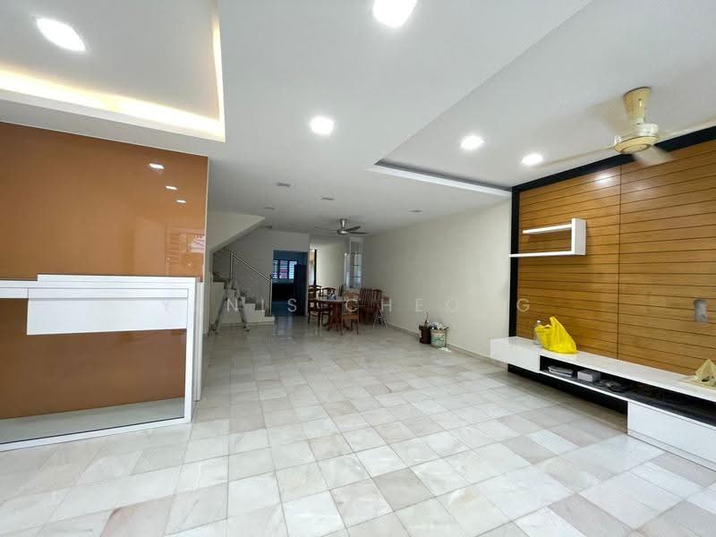 Rumah Teres 2-Tingkat untuk Disewa di Taman Wangsa Permai (Kepong) - Yanis Cheong - Living Room - PropertyGuru.com.my