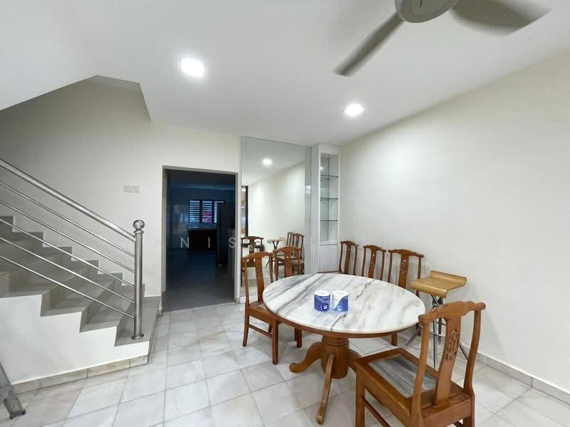 Rumah Teres 2-Tingkat untuk Disewa di Taman Wangsa Permai (Kepong) - Yanis Cheong - Dining Room - PropertyGuru.com.my