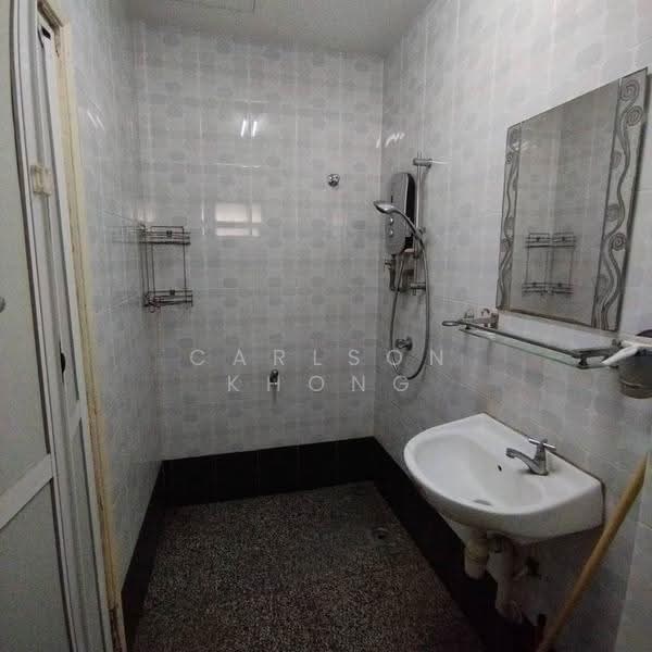 2-storey Terraced House for Sale in Taman Puchong Intan (Puchong) - Carlson Khong - Bathroom - PropertyGuru.com.my