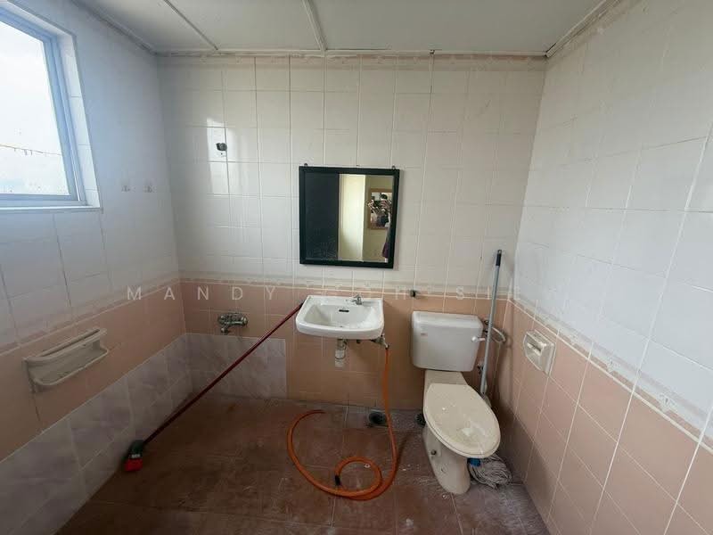 Pangsapuri untuk Disewa di Larkin Utama (Menara Metro Larkin) - Mandy Goh Siew Li - Bathroom - PropertyGuru.com.my