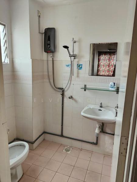 Kondominium untuk Dijual di Midah Ria Condominium - Elvis Kok - Bathroom - PropertyGuru.com.my