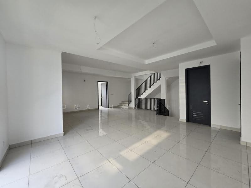 Rumah Berkembar untuk Dijual di Aman Putri (Sungai Buloh) - Jonathan Chai - Living Room - PropertyGuru.com.my