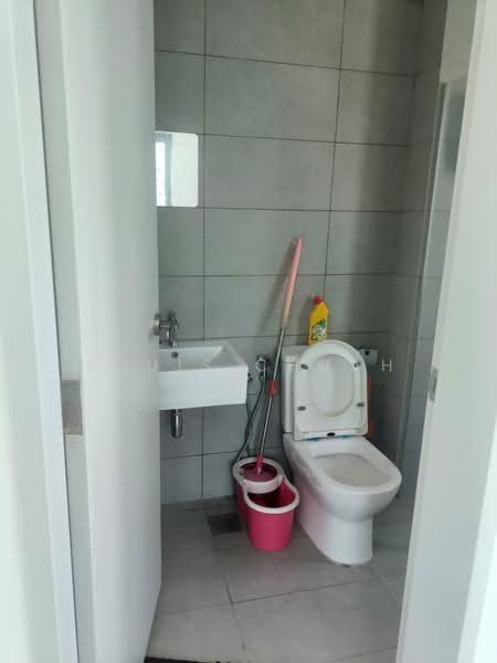 Kediaman Servis untuk Disewa di Sensasi @ Utropolis - Louis Chuah - Bathroom - PropertyGuru.com.my