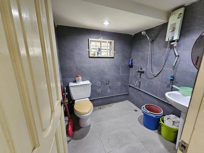 Rumah Berkembar untuk Dijual di Kota Kinabalu (Sabah) - KEN CHONG WEI HWA - Bathroom - PropertyGuru.com.my