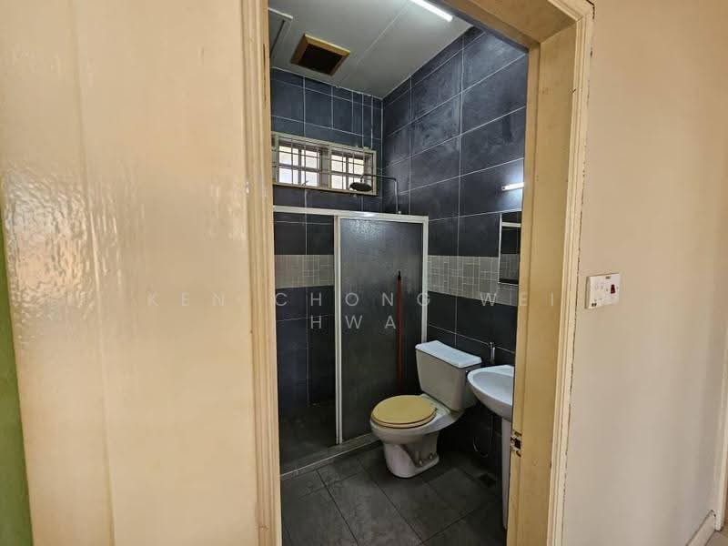 Rumah Berkembar untuk Dijual di Kota Kinabalu (Sabah) - KEN CHONG WEI HWA - Bathroom - PropertyGuru.com.my