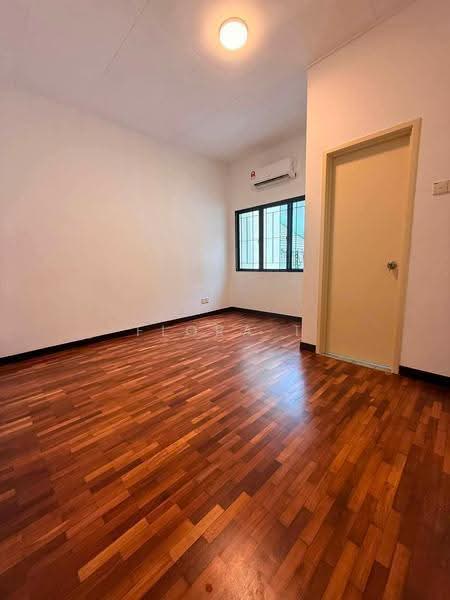 Rumah Berkembar untuk Dijual di Taman Yarl (Jalan Klang Lama (Old Klang Road)) - Flora T - PropertyGuru.com.my