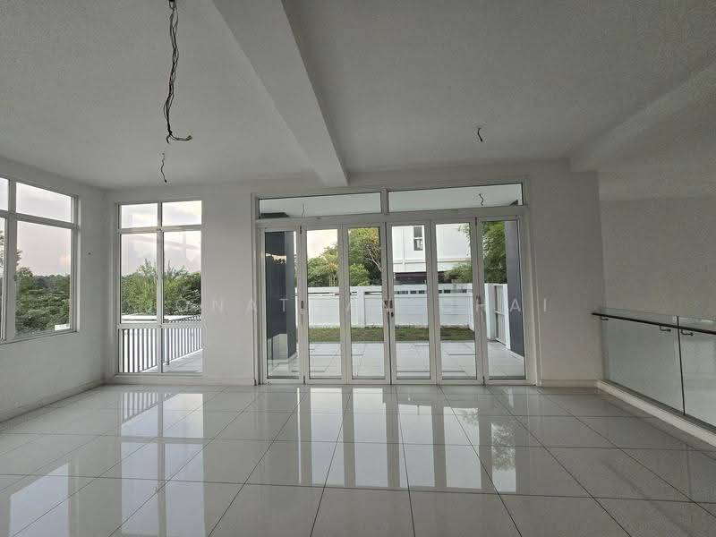 Bungalow House for Sale in Amverton Hills (Sungai Buloh) - Jonathan Chai - Living Room - PropertyGuru.com.my