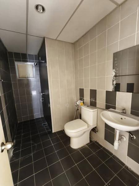 Pangsapuri untuk Dijual di Koi Kinrara - Carlson Khong - Bathroom - PropertyGuru.com.my