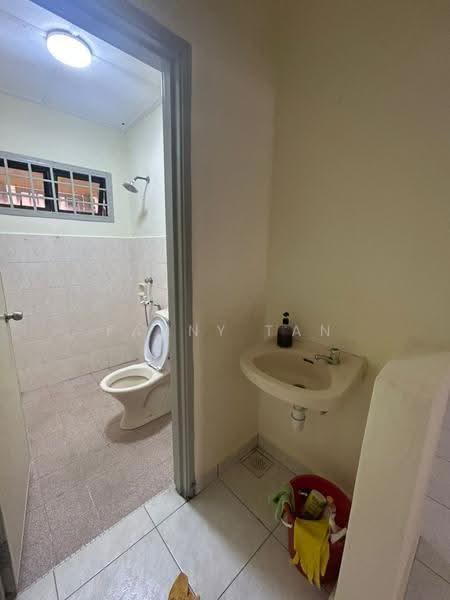Residential Land for Rent in Ulu Tiram (Johor) - Fanny Tan - Bathroom - PropertyGuru.com.my