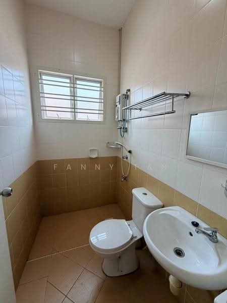 Residential Land for Rent in Ulu Tiram (Johor) - Fanny Tan - Bathroom - PropertyGuru.com.my