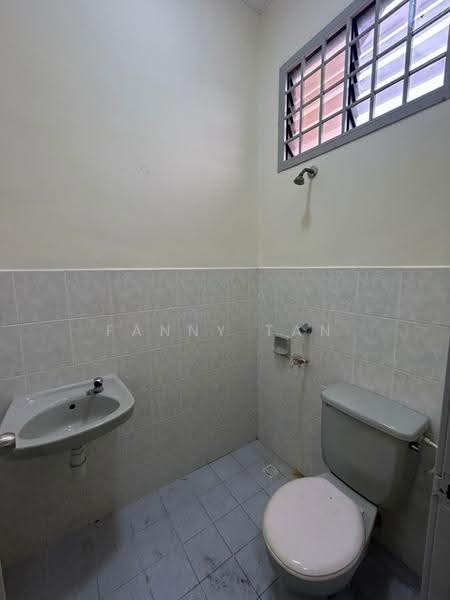 Residential Land for Rent in Ulu Tiram (Johor) - Fanny Tan - Bathroom - PropertyGuru.com.my