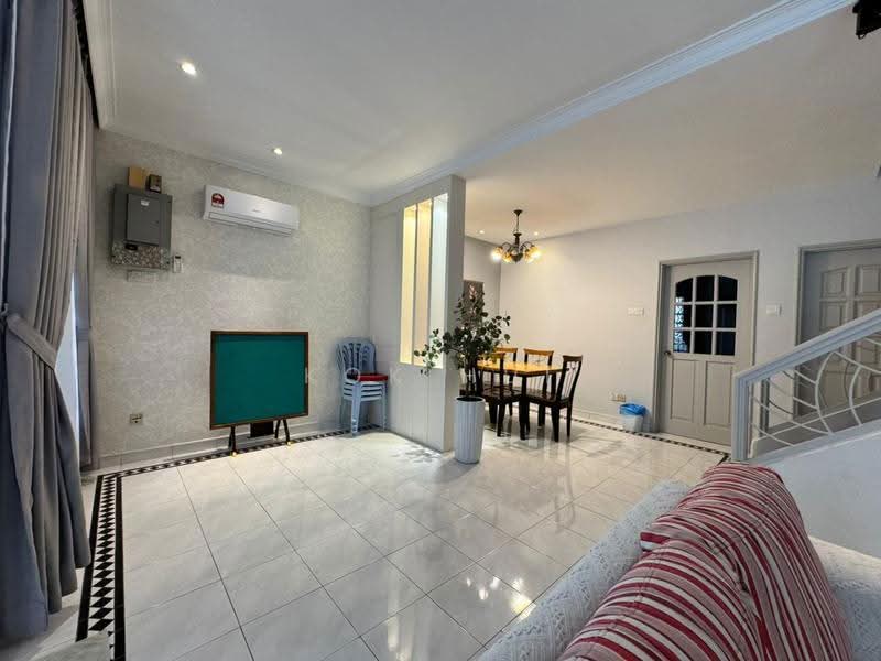 Rumah Teres 2-Tingkat untuk Dijual di Taman Molek (Johor Bahru) - Kok Hui - Living Room - PropertyGuru.com.my