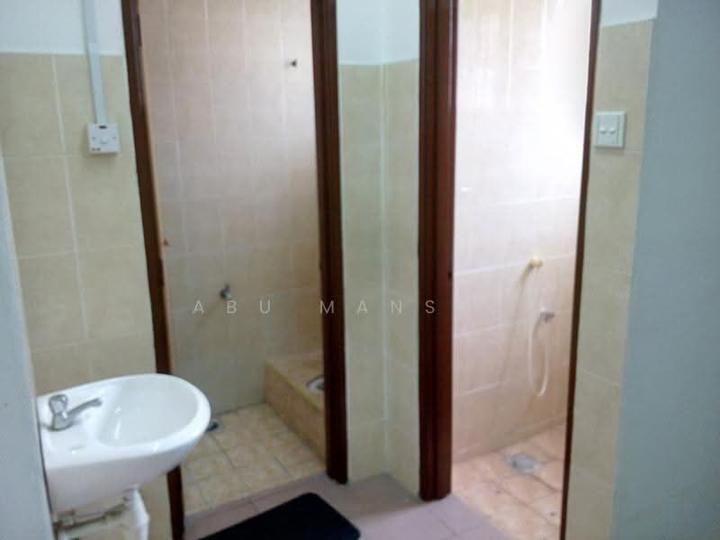 Shop / Office untuk Disewa di Taman Kajang Impian (Kajang) - Abu Mansur - Bathroom - PropertyGuru.com.my
