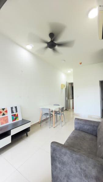Kediaman Servis untuk Dijual di Ayuman Suites - Kathy Yap - Living Room - PropertyGuru.com.my