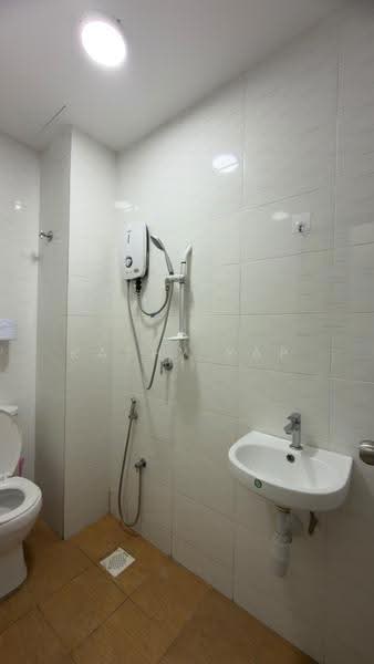 Kediaman Servis untuk Dijual di Ayuman Suites - Kathy Yap - Bathroom - PropertyGuru.com.my
