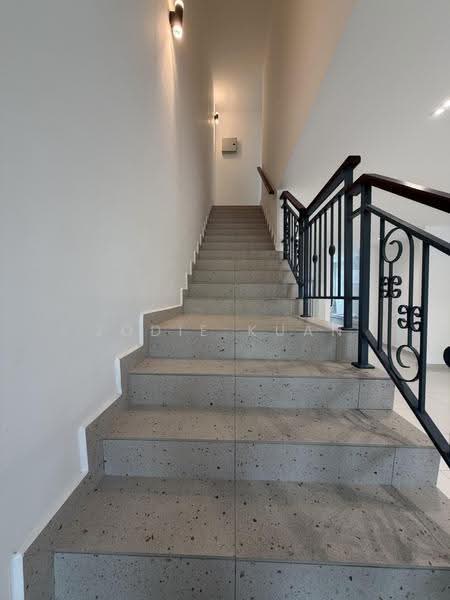 Rumah Teres 2-Tingkat untuk Disewa di Bandar Seri Botani (Ipoh) - Jodie Kuan - Staircase - PropertyGuru.com.my