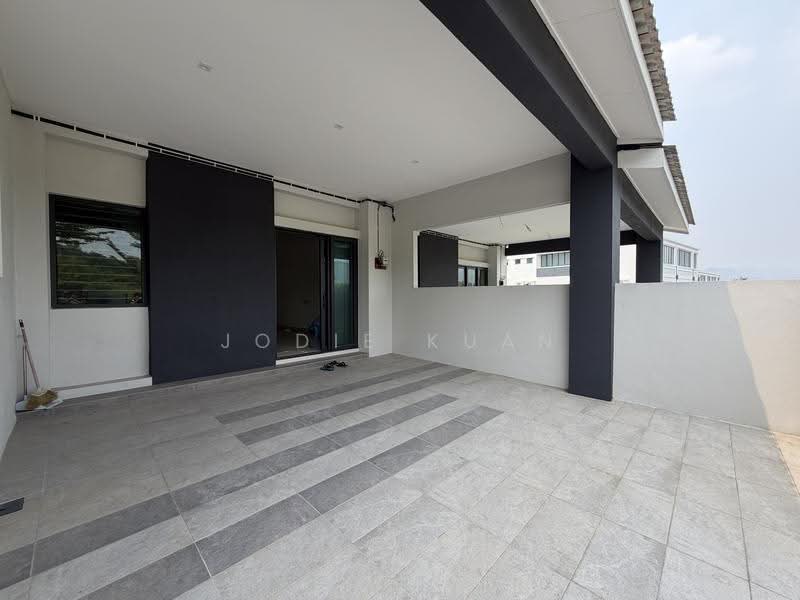 Rumah Teres 2-Tingkat untuk Disewa di Bandar Seri Botani (Ipoh) - Jodie Kuan - Car Porch - PropertyGuru.com.my