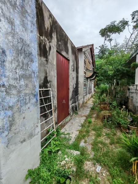Shop for Sale in Taman Lahat Indah (Lahat) - Selina Wong - Exterior - PropertyGuru.com.my