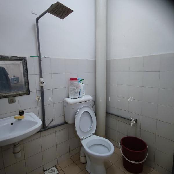 Apartment for Rent at Saujana Puchong SP 3 Shop Apartment - Wa Wa Liew - Bathroom - PropertyGuru.com.my