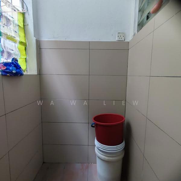 Apartment for Rent at Saujana Puchong SP 3 Shop Apartment - Wa Wa Liew - Bathroom - PropertyGuru.com.my