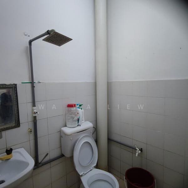 Apartment for Rent at Saujana Puchong SP 3 Shop Apartment - Wa Wa Liew - Bathroom - PropertyGuru.com.my