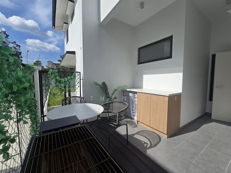 Rumah Teres 2-Tingkat untuk Dijual di Bukit Bandaraya (Shah Alam) - Jonathan Chai - Balcony - PropertyGuru.com.my