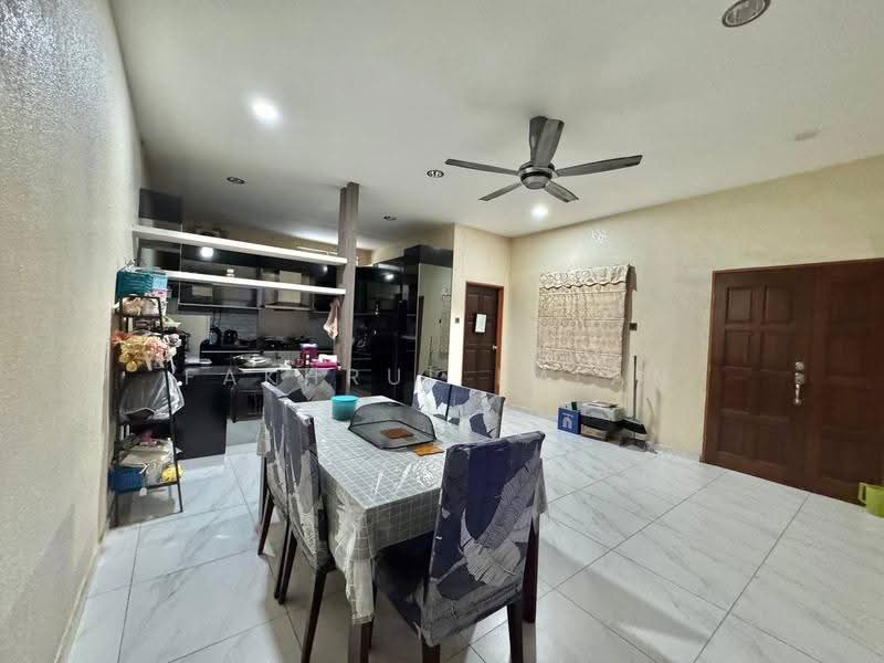 Cluster House for Sale in Taman Scientex Pasir Gudang (Pasir Gudang) - Fakhrul Imlan - Dining Room - PropertyGuru.com.my
